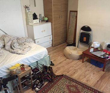 4 bedroom semi-detached house to rent - Photo 2