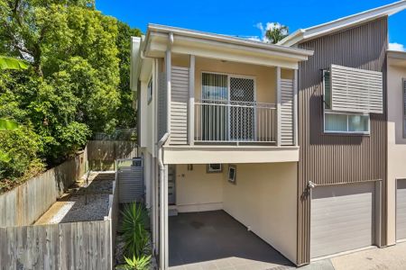 Spacious and Airy LIving in Heart of Kangaroo Point! - Photo 5