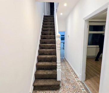 4 bedroom terraced house to rent - Photo 6