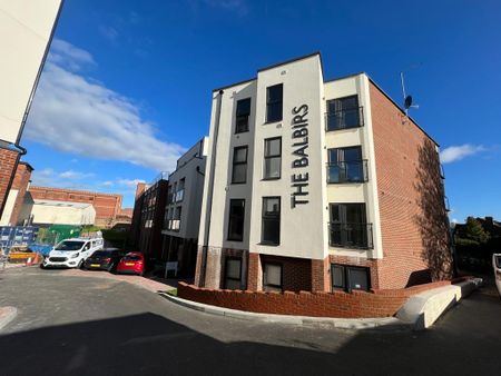 Modern 2-Bedroom, 2-Bathroom Student Apartment in Portswood, Southampton - Photo 2
