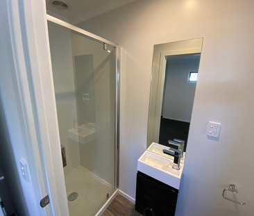 Modern 2-Bedroom, 2-Bathroom Townhouse in Hamilton East – $580/Week... - Photo 4