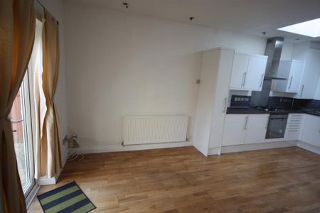 2 bedroom flat to rent - Photo 3