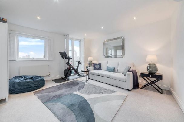 4 bedroom flat to rent - Photo 1