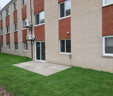 For Lease - 31 Huron Heights Drive Unit# 3, Newmarket, Ontario - Photo 3