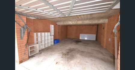 Huge 2 Bedroom unit with HUGE LUG - Photo 5