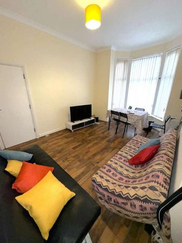 Cardigan Road, Hyde Park, Leeds, LS6 - Photo 3