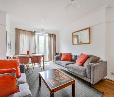 4 bedroom flat to rent - Photo 2