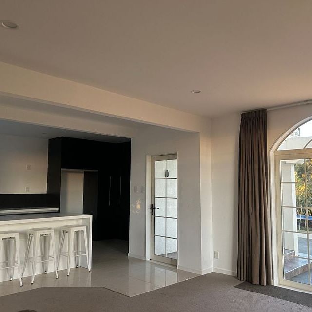 Smaller families welcome - Photo 1