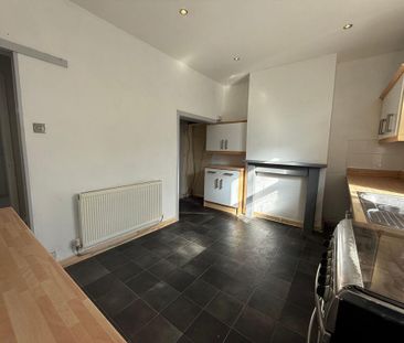 2 bedroom terraced house to rent - Photo 4