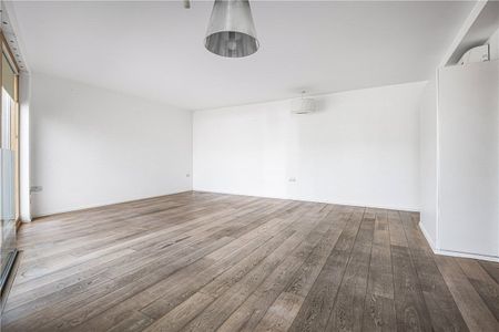 A four bedroom mid terraced property situated in London. - Photo 2