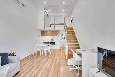 Loft Style Apartment - Fully Furnished! - Photo 5