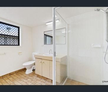 TWO BEDROOM BEACHSIDE UNIT - GREAT LOCATION! - Photo 5