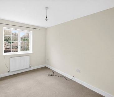 A 3 storey, 6 bedroom property - Photo 5