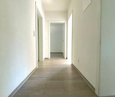 Renovierte 3 Zimmer Wohnung mit Aufzug ebenerdiger Eingang - Photo 1