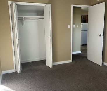 2 BDRM/1 BATH - 2318 ARLINGTON AVE - Available OCT 1 - Photo 2