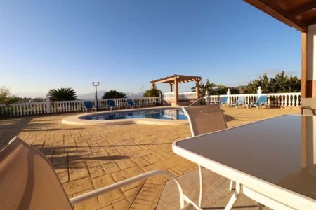 Luxury Villa for rent in Alhaurín de la Torre, Andalusia - Photo 2