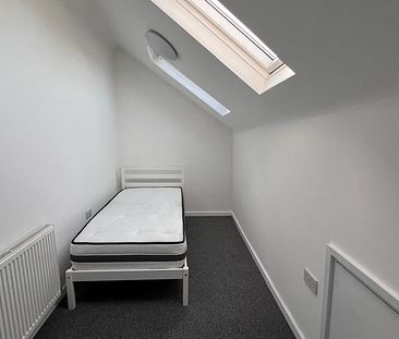 4 bedroom flat to rent - Photo 3