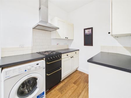 1 bedroom Flat to rent - Photo 5
