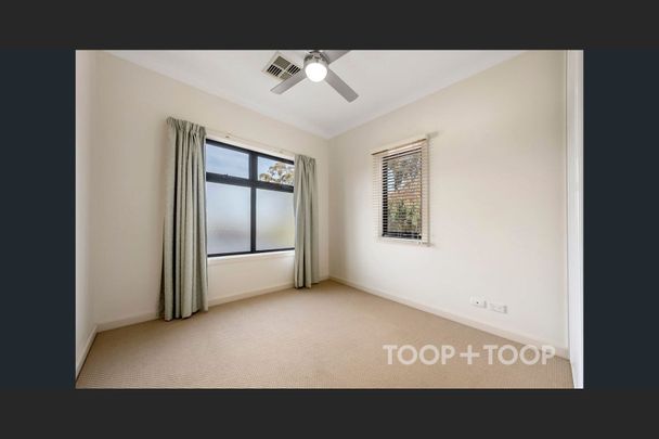 Charming 3 Bedroom Townhouse - Ideal Family Living - Photo 1