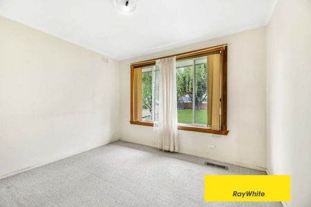 Inviting 3-bedroom home with 8 month lease - Photo 2