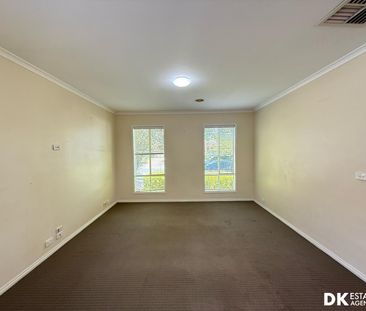 Spacious and charming 4 bedrooms house in Werribee - Photo 5