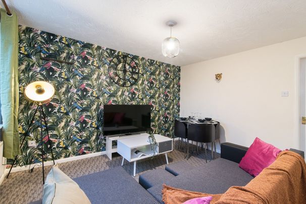 3 Bed Semi-Detached House, Perchfoot Close, CV1 - Photo 1