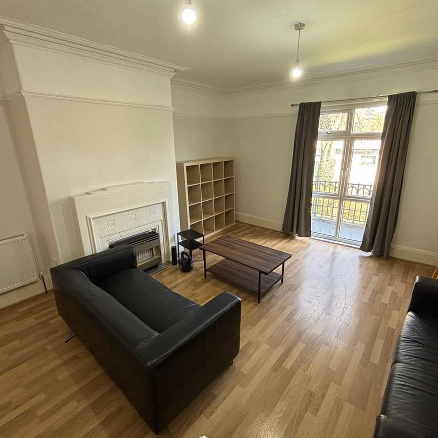2 Bed Flat, Moorland Hall, LS3 - Photo 1