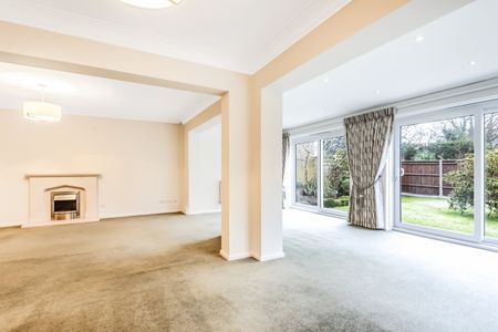 Detached House to rent - Oakwood Close, Chislehurst, BR7 - Photo 5