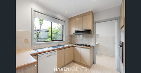 Modern Comfort & Lifestyle Convenience in a Prime Carnegie Position II WATER USAGE INCLUDED! - Photo 3