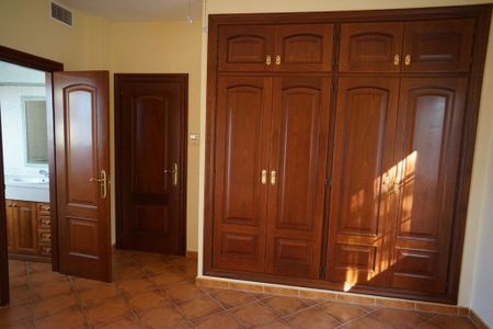 Luxury 4 room Detached House for rent in Alhaurín el Grande, Andalusia - Photo 5