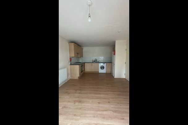 2 Bed Flat, Cooke Street, IG11 - Photo 1