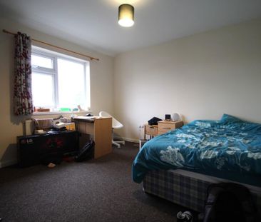 5 bedroom semi-detached house to rent - Photo 5