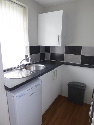 Studio to rent - Photo 3