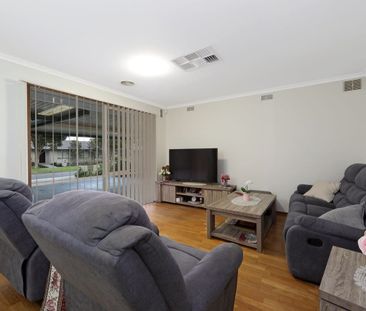 Beautiful Family Home in Prime Rowville Location! - Photo 1