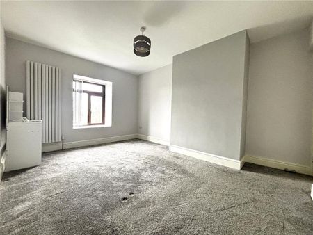 2 bedroom end of terrace house to rent - Photo 2
