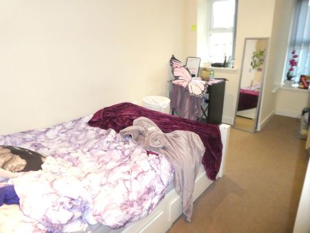1 bedroom in a house share to rent - Photo 3