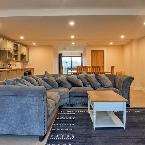 Cheltenham - Photo 1