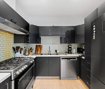 Stunning Modern Townhouse Living - Photo 5