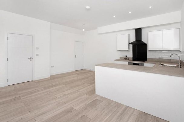 4 bedroom semi-detached house to rent - Photo 1