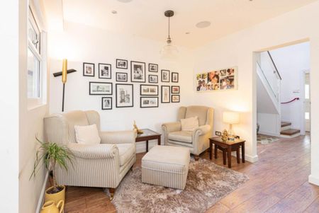 5 bedroom detached house to rent - Photo 3