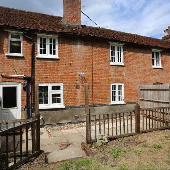 A pretty 3 bed period cottage with a good size rear garden - Photo 1