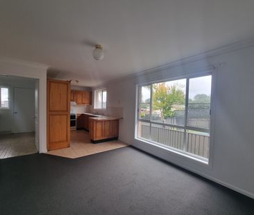 Three bedroom Family Home - Photo 5