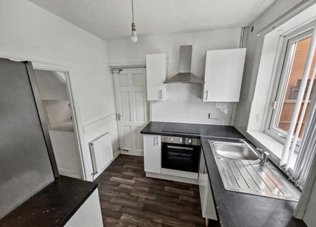 3 bedroom semi-detached house to rent - Photo 2