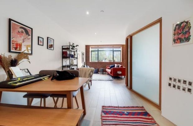 1 Bed Flat, St James's Road, SE1 - Photo 1