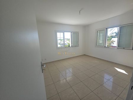 Location Maison 4 pièces 89m² ST ANDRE 97440 - Photo 2