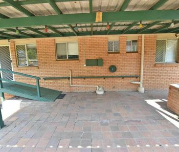 FULL BRICK HIGHSET/ WALK TO PETRIE UNIVERSITY AND TRAIN STATION - Photo 5