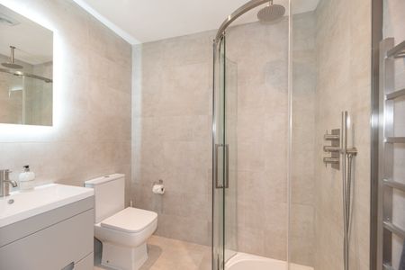 3 bedroom flat to rent - Photo 4