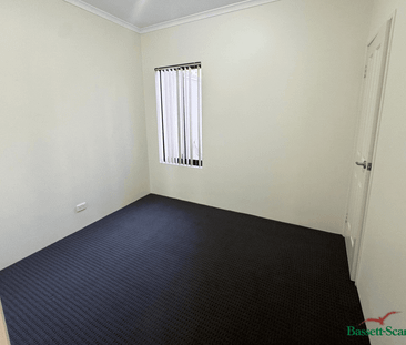 Central Three-Bedroom Unit with Ensuite and Private Courtyard - Photo 4