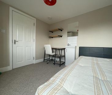 6 bedroom terraced house to rent - Photo 5