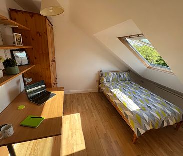 Room 12 Available, 12 Bedroom House, Willowbank Mews – Student Accommodation Coventry - Photo 2